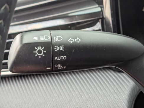 Used 2025 Toyota Camry SE FWD image 27