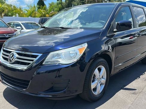 Used 2010 Volkswagen Routan SE FWD image 14