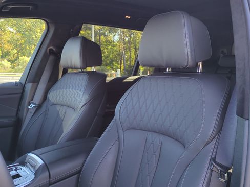 Used 2025 BMW X7 M60i image 16