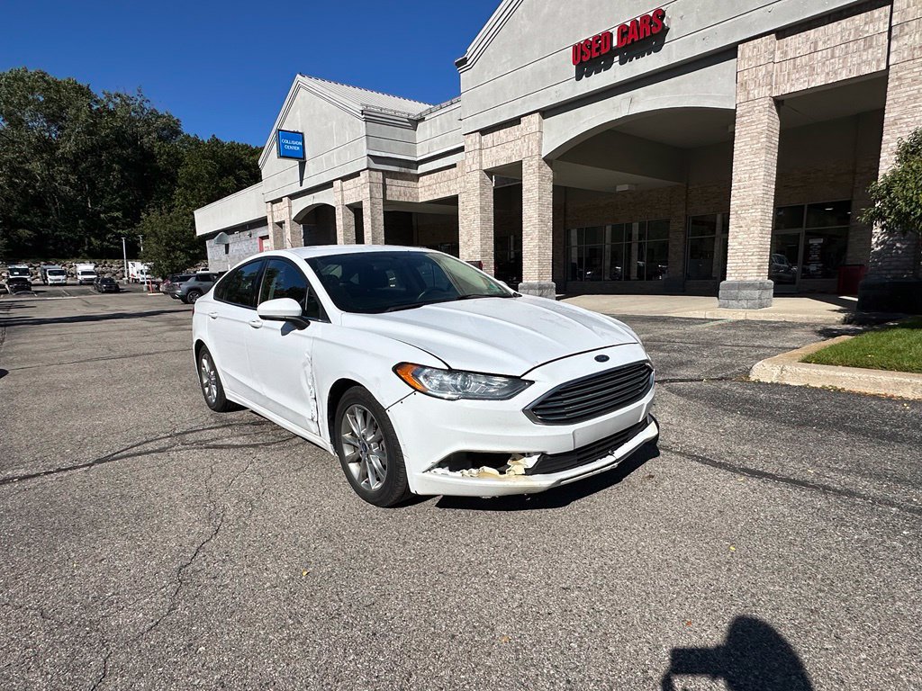 Used 2017 Ford Fusion SE w/ Fusion SE Technology Package FWD image 7