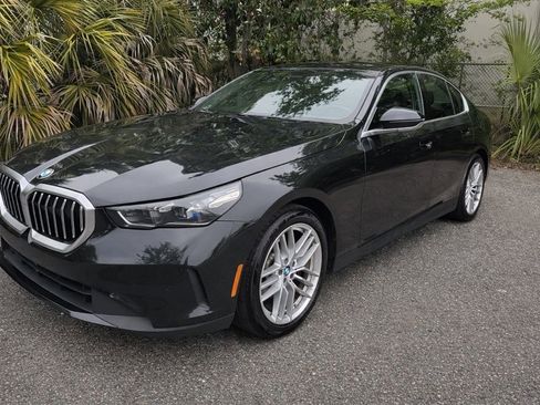 Used 2025 BMW 530i RWD image 1
