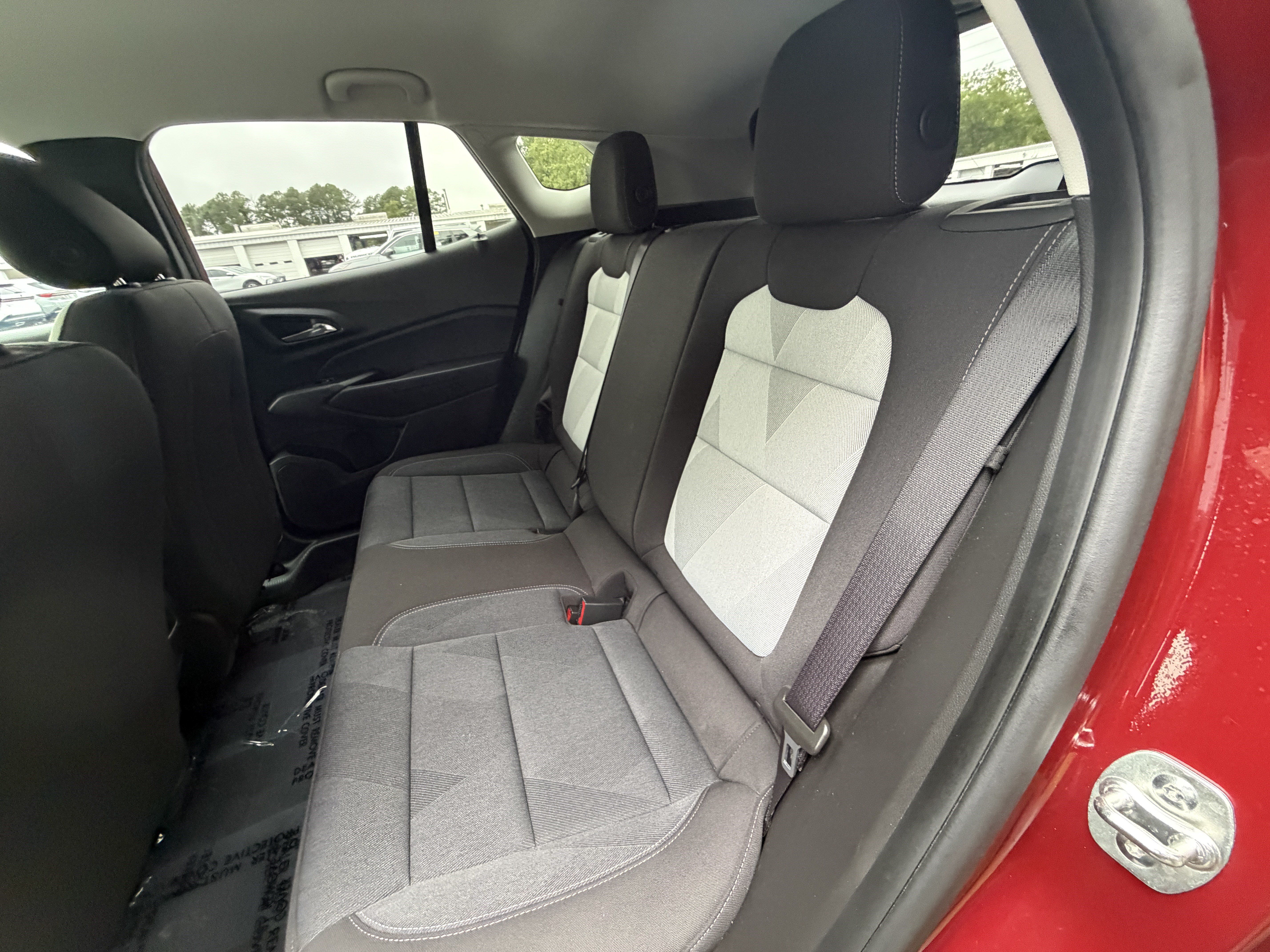 Used 2025 Chevrolet Trax LS w/ LS Convenience Package FWD image 15