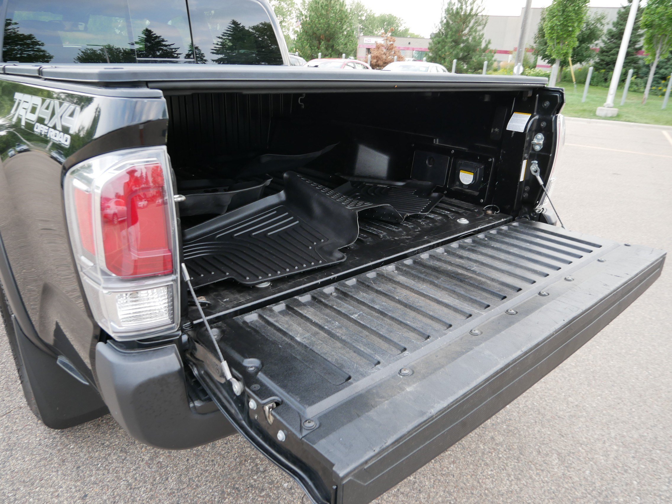 Used 2021 Toyota Tacoma TRD Off-Road AWD/4WD image 18