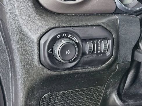 Used 2018 Jeep Wrangler Unlimited Sport S AWD/4WD image 11