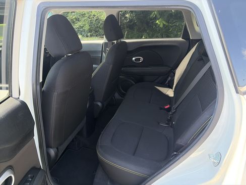 Used 2015 Kia Soul + FWD image 19
