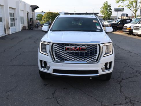 Used 2024 GMC Yukon XL Denali AWD/4WD image 3