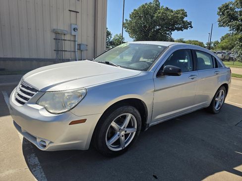 Used 2010 Chrysler Sebring Touring FWD image 5