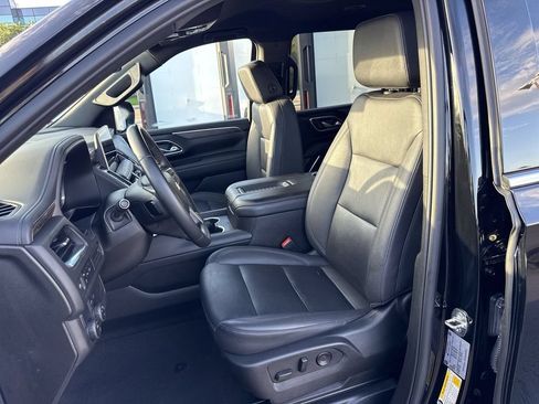 Used 2023 Chevrolet Suburban LT RWD image 18
