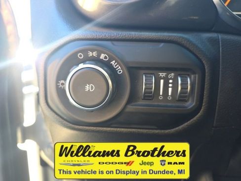 Used 2022 Jeep Wrangler Unlimited Sahara image 15
