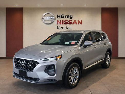 Used 2020 Hyundai Santa Fe SE image 3