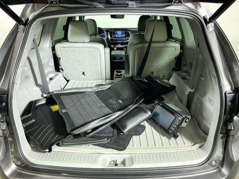 Used 2017 Toyota Highlander XLE image 33