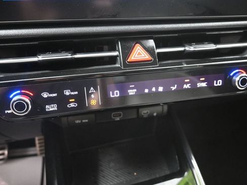 Certified 2023 Kia Niro EX Touring FWD image 20