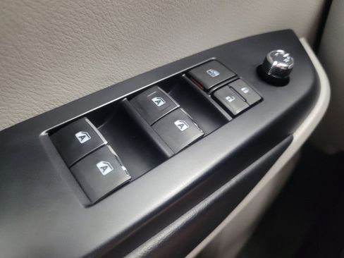 Used 2017 Toyota Highlander Limited image 27