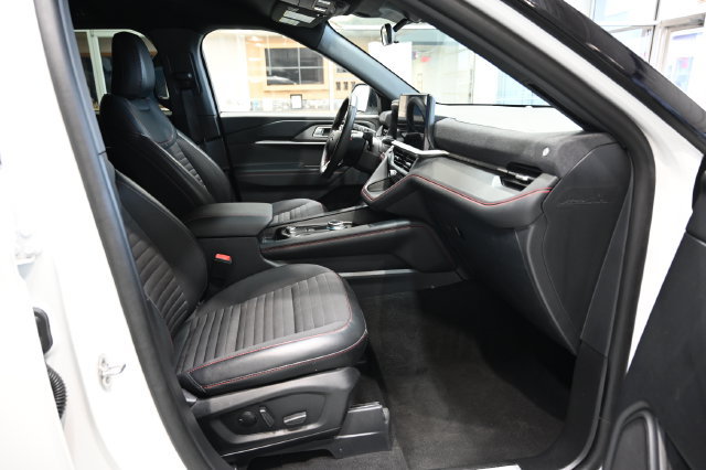 Used 2025 Ford Explorer ST-Line w/ ST-Line Street Pack AWD/4WD image 10