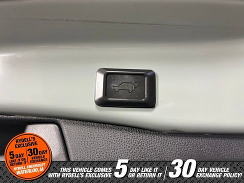 Used 2021 Toyota RAV4 XLE Premium AWD/4WD image 9