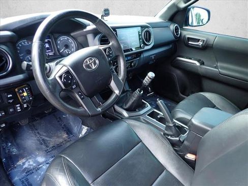 Used 2022 Toyota Tacoma TRD Off-Road w/ TRD Premium Off Road Package AWD/4WD image 9