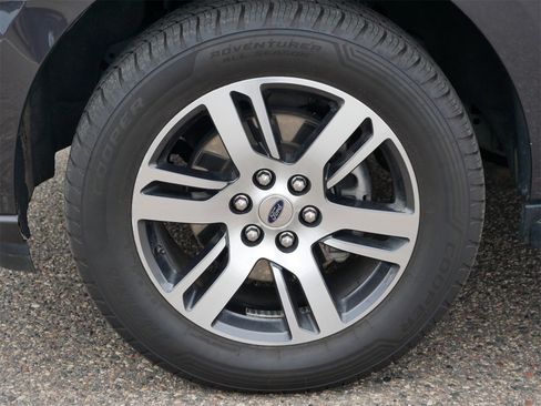 Used 2024 Ford Expedition Limited image 9