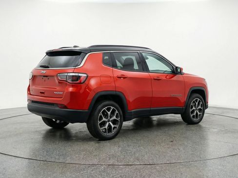 Used 2025 Jeep Compass Limited image 9