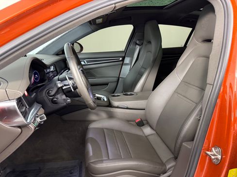 Used 2022 Porsche Panamera 4 E-Hybrid image 5