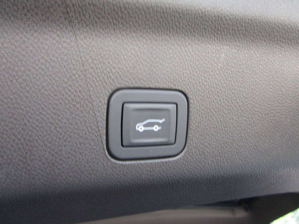 New 2026 GMC Yukon Elevation w/ Elevation Premium Package RWD image 14