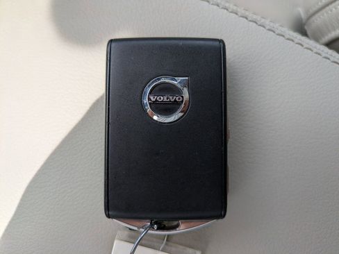Certified 2023 Volvo XC40 B5 Plus w/ Climate Package AWD/4WD image 30