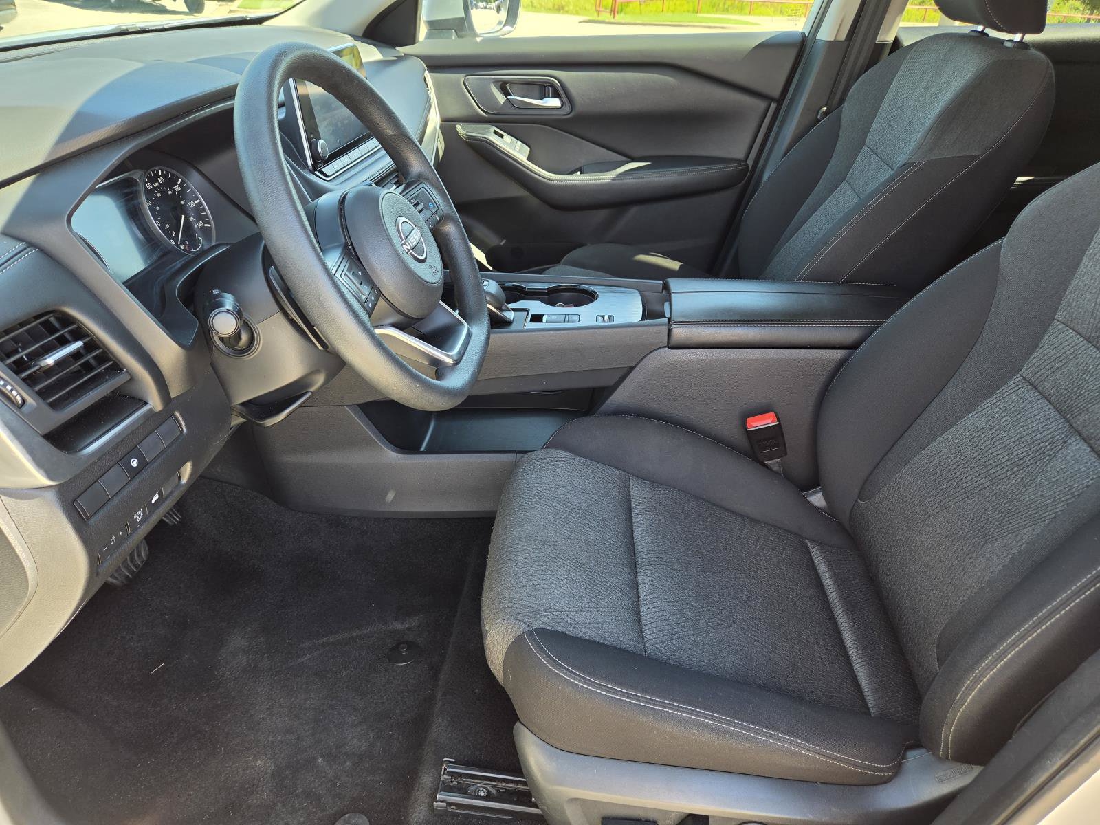 Used 2024 Nissan Rogue SV FWD image 24