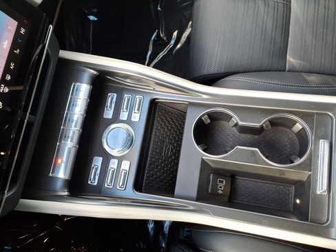 Certified 2025 Lincoln Nautilus Reserve image 25