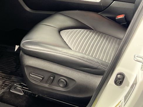Used 2024 Toyota Highlander XSE AWD/4WD image 15