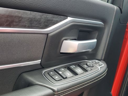 Used 2024 RAM 2500 Big Horn w/ Sport Appearance Package image 7