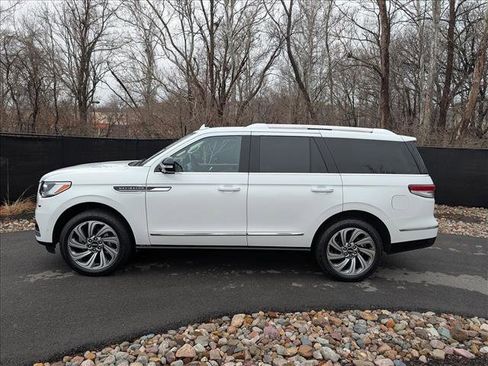 Certified 2022 Lincoln Navigator Reserve image 2