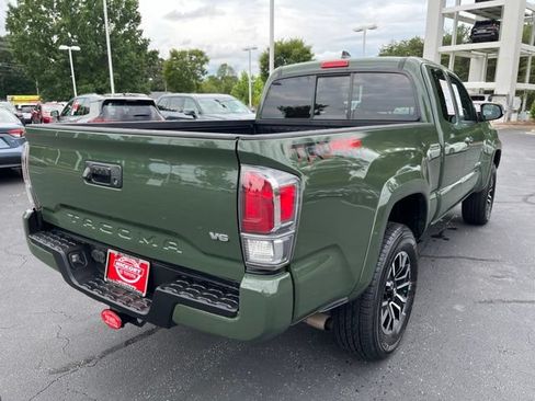 Used 2022 Toyota Tacoma TRD Sport w/ TRD Premium Sport Package AWD/4WD image 7