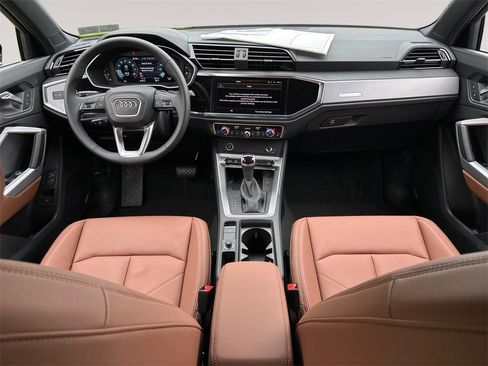 New 2025 Audi Q3 2.0T Premium image 10