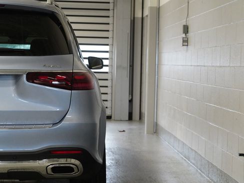 New 2026 Mercedes-Benz GLS 450 4MATIC image 13