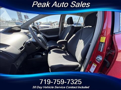 Used 2010 Toyota Yaris 4-Door Hatchback image 12