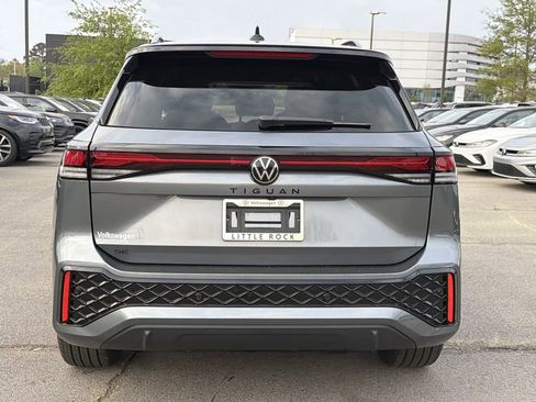 New 2026 Volkswagen Tiguan SE R-Line FWD image 4