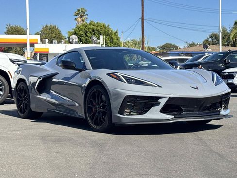 Used 2025 Chevrolet Corvette Stingray Coupe w/ Z51 Performance Package RWD image 3