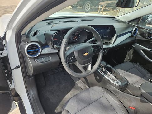 Used 2025 Chevrolet Trax LS image 13