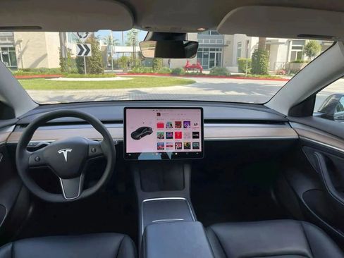 Used 2023 Tesla Model 3 Standard Range image 8