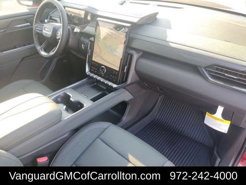 New 2026 GMC Acadia AT4 w/ LPO, Floor Liner Package AWD/4WD image 31