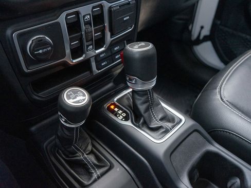 Used 2023 Jeep Wrangler Unlimited Sahara w/ Cold Weather Group AWD/4WD image 21