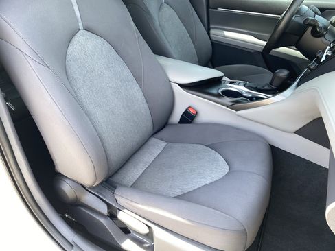 Used 2022 Toyota Camry LE FWD image 11