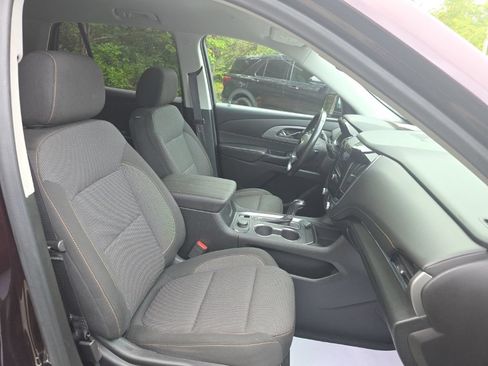 Used 2020 Chevrolet Traverse LT FWD image 19