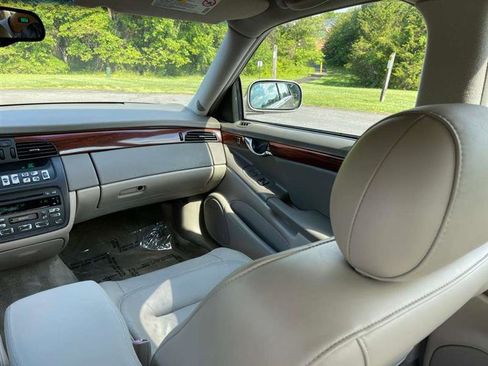 Used 2003 Cadillac De Ville w/ Comfort & Convenience Package FWD image 10