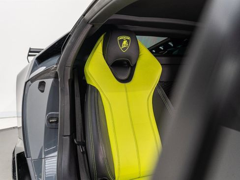 Used 2017 Lamborghini Huracan LP 610-4 AWD/4WD image 36