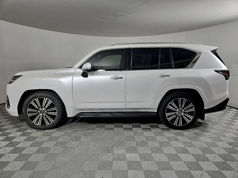 Used 2025 Lexus LX 600 4WD w/ Luxury Package image 8