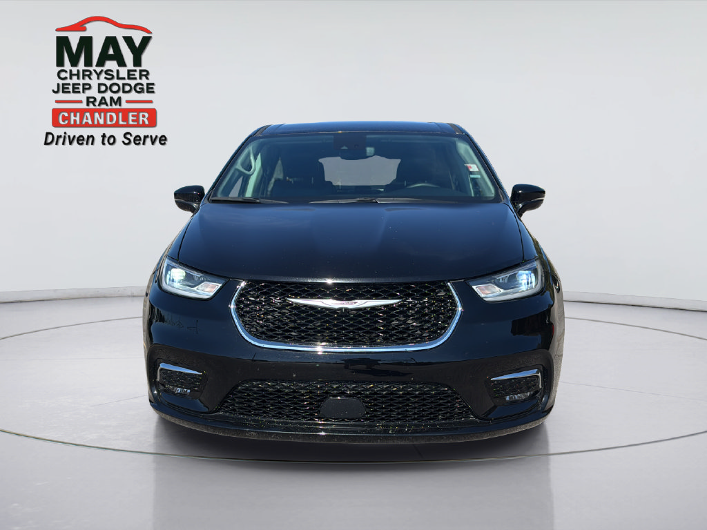 Used 2024 Chrysler Pacifica Touring-L FWD image 2