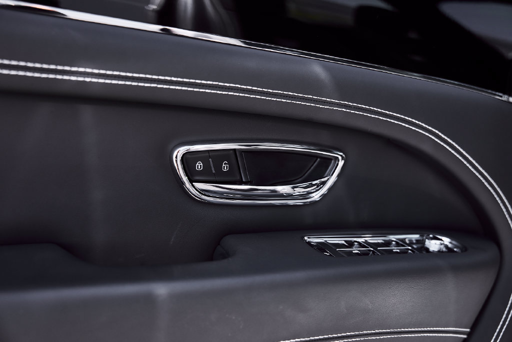 Used 2024 Bentley Bentayga AWD/4WD image 31