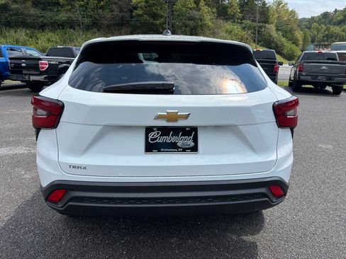 Used 2025 Chevrolet Trax LS image 3