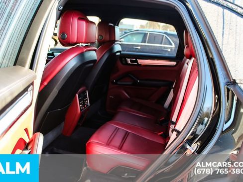 Used 2023 Porsche Cayenne S Platinum w/ Premium Package Plus image 17