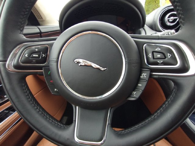 Used 2011 Jaguar XJ L RWD image 74